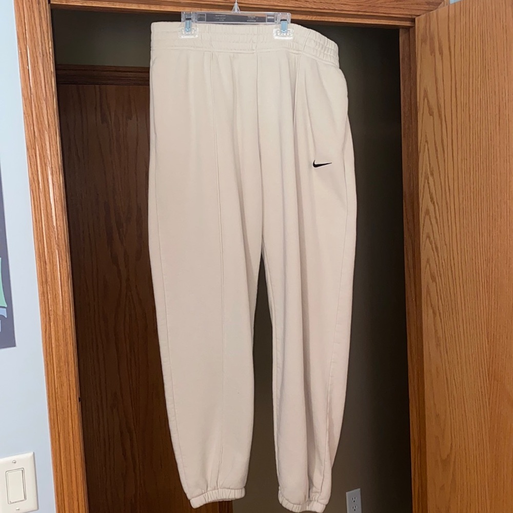 Tan Nike Joggers/Sweatpants
